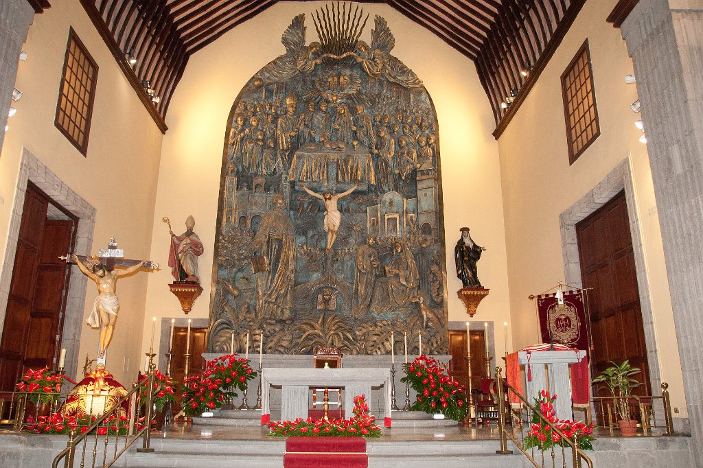 20000.jpg - Alta Mayor preparado para la Celebración de la Eucaristía Solemne
