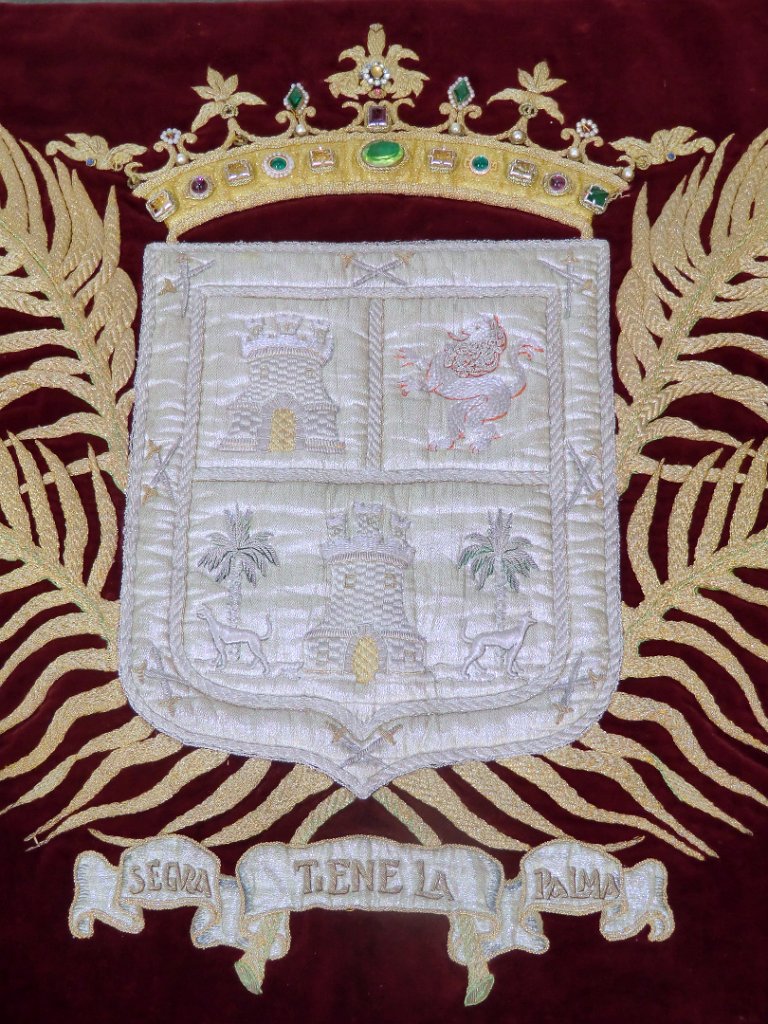 CIMG0239.JPG - El escudo de la ciudad lleva el lema: "Segura tiene la palma"
