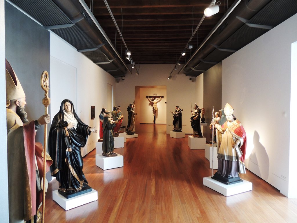 DSCN9992.JPG - Sala donde se encuentran las imágenes de San Agustín y Santa Mónica
