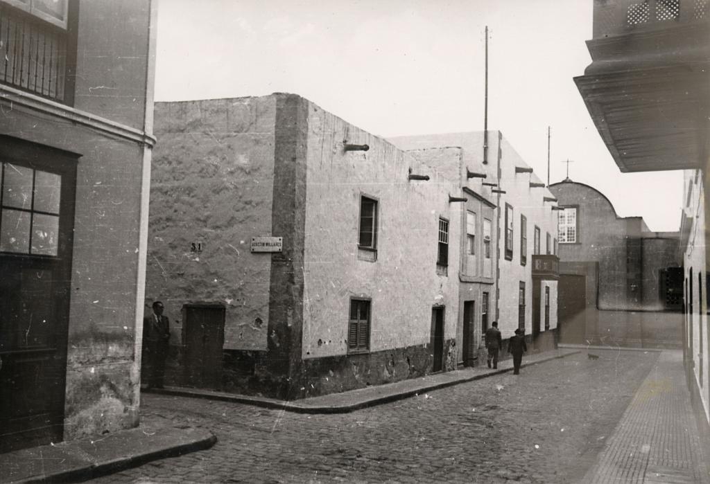 calle_doctorchil_1940.jpg - Calle Doctor Chil con la Iglesia al Fondo - 1940 (actualmente Plaza de San Agustín)