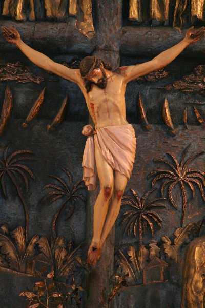 12-IMG_11491.jpg - Imagen de Cristo crucificado del Altar Mayor, obra de Rafael Bello realizada en 1920