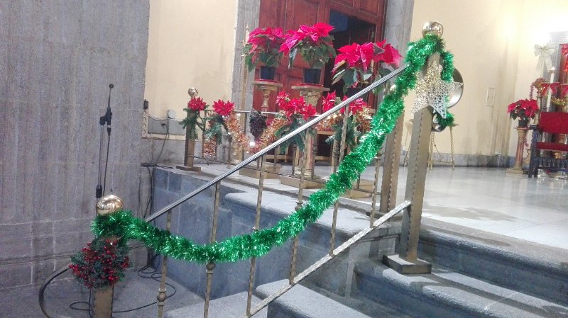 13-IMG_20171226_154830.jpg - Detalle de la decoración del altar