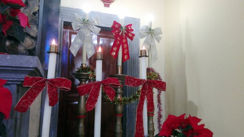 16-IMG_20171226_154405.jpg - Detalle de la decoración del altar
