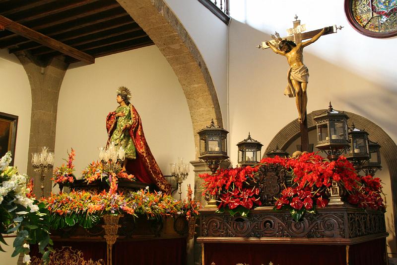 IMG_2576.JPG - Tronos del Santo Cristo de la Vera Cruz y de San Juan Evangelista