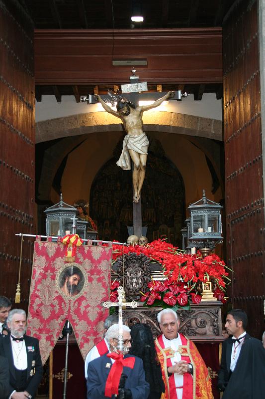 IMG_2591.JPG - Viernes Santo. Procesión Magna Interparroquial. Salida del trono del Santo Cristo de la Vera Cruz