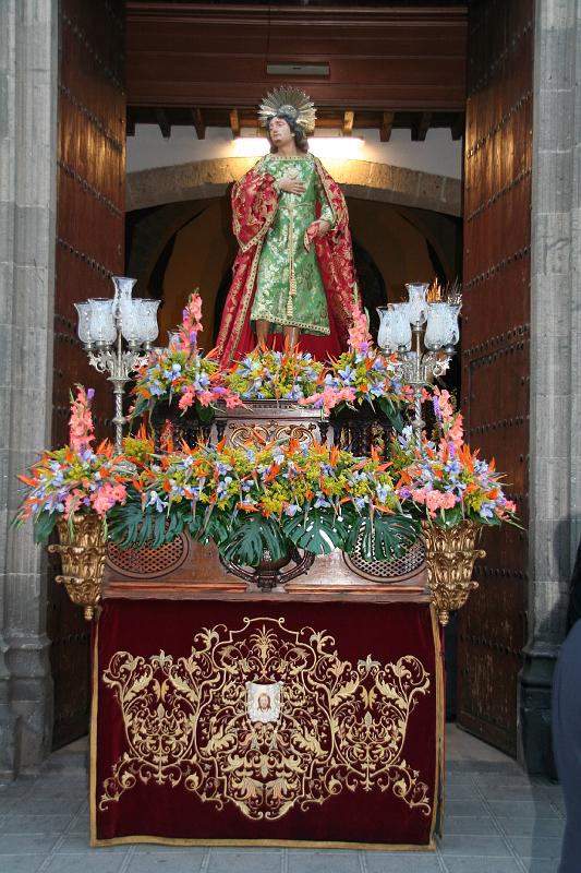 IMG_2599.JPG - Viernes Santo. Procesión Magna Interparroquial. Salida del trono de San Juan Evangelista.