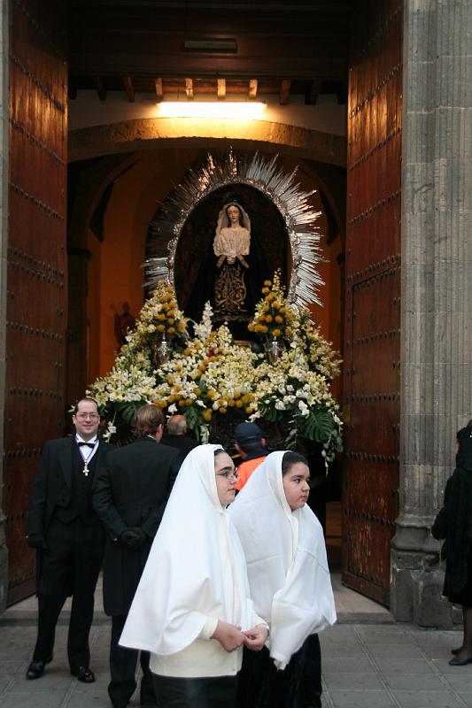 IMG_2600.JPG - Viernes Santo. Procesión Magna Interparroquial. Salida del trono de Ntra. Sra. la Virgen de los Dolores