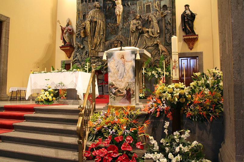 IMG_2657.JPG - Altar Mayor preparado para la celebración de la Vigilia Pascual
