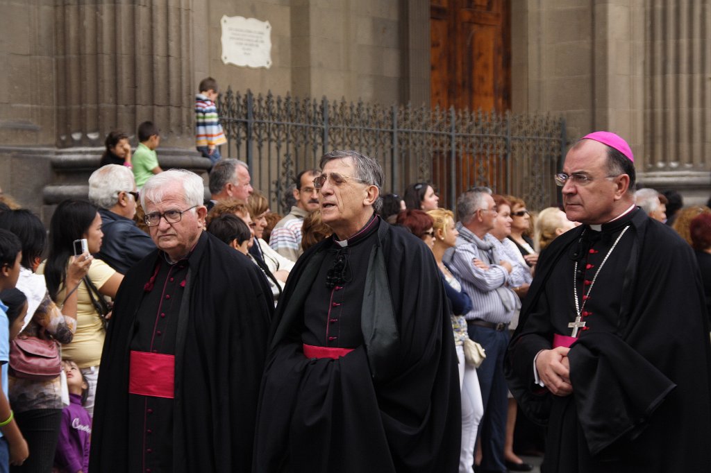 IMG_5471.jpg - Sr. Obispo de Canarias  junto a Canónigos de la S. I. Catedral