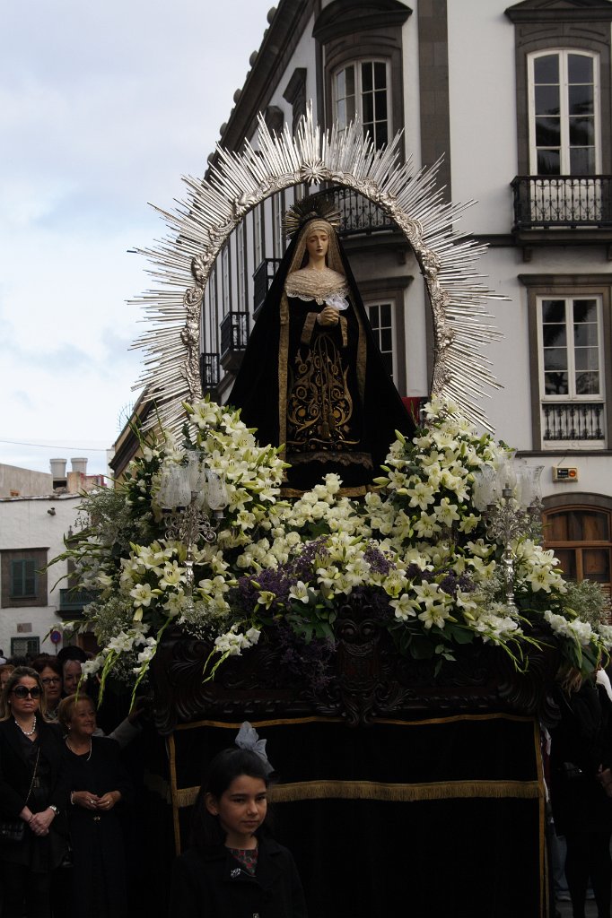 IMG_5482.jpg - Procesión Magna Interparroquial. Trono de Nuestra Señora la Virgen de los Dolores a su paso por la Catedral.