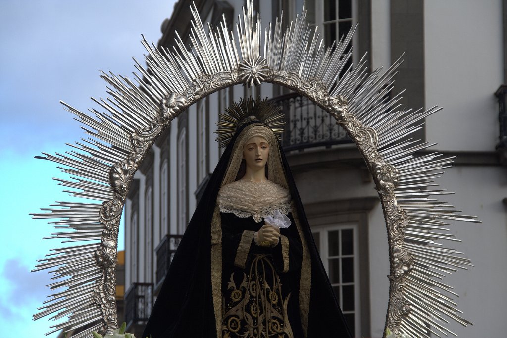 IMG_5483.jpg - Procesión Magna Interparroquial. Trono de Nuestra Señora la Virgen de los Dolores a su paso por la Catedral.