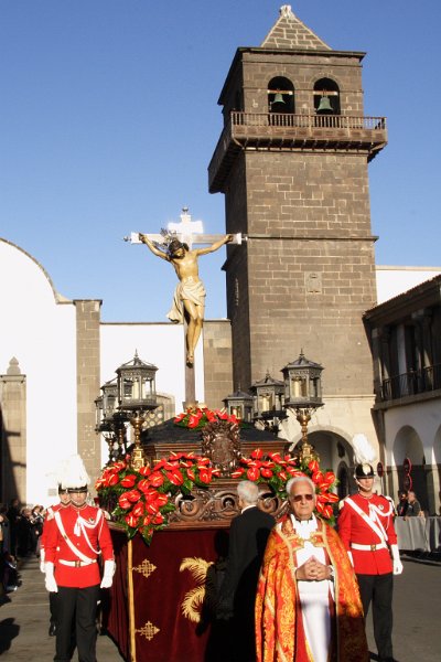 ssanta20120024.JPG - Procesión Magna. Salida del Trono del Santo Cristo de la Vera Cruz