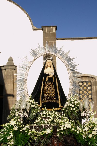 ssanta20120033.JPG - Procesión Magna. Salida del Trono de Nuestra Señora la Virgen de los Dolores.