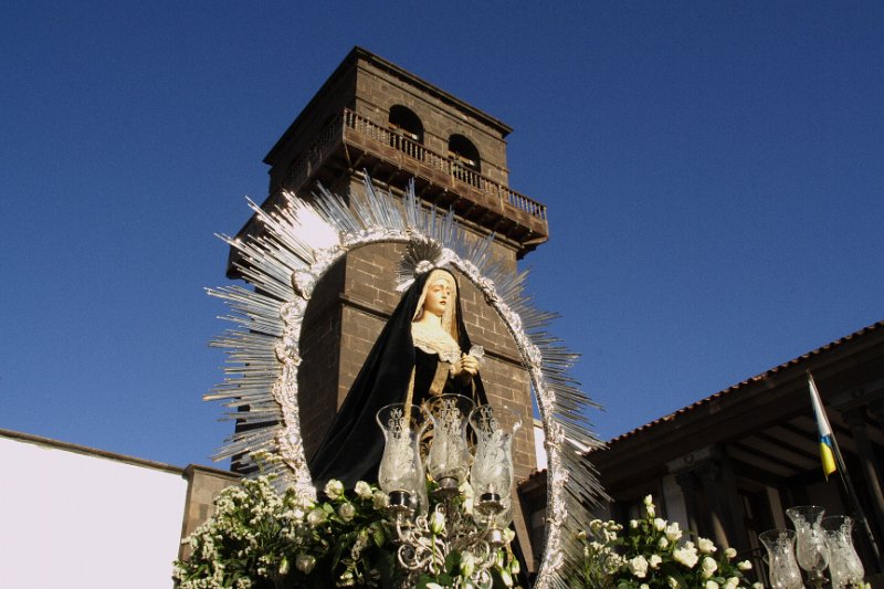 ssanta20120035.JPG - Procesión Magna. Salida del Trono de Nuestra Señora la Virgen de los Dolores.