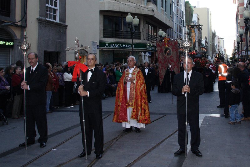 ssanta20120058.JPG - Procesión Magna a su paso por la calle Triana.
