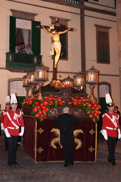 ssanta20120075.JPG - Llegada del trono del Santo Cristo a la Iglesia de San Agustín.