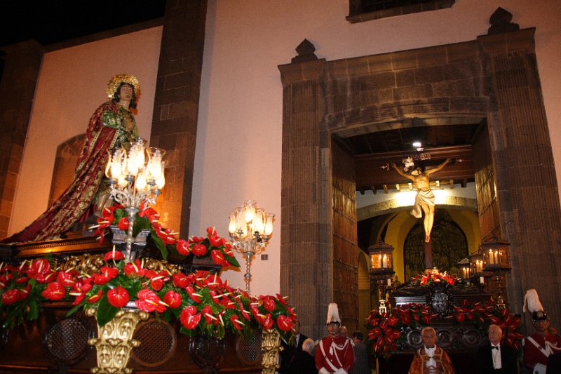 ssanta20120086.JPG - Llegada del trono de San Juan Evangelista