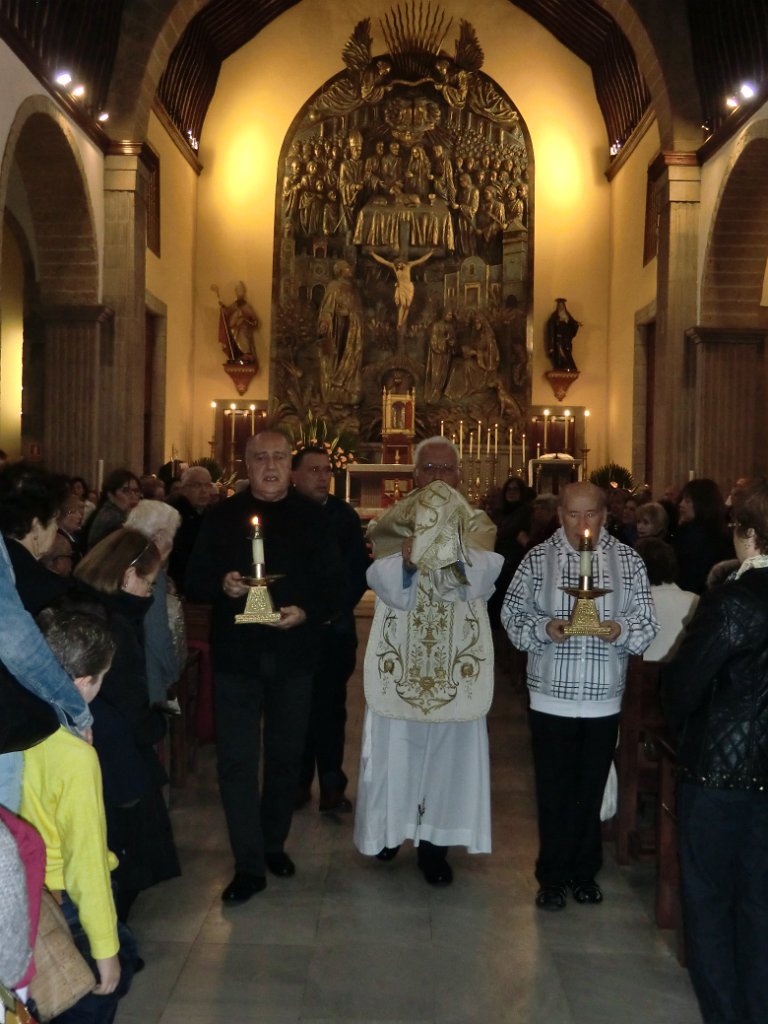 CIMG1045.JPG - Misa Vespertina de la Cena del Señor. Procesión con el Santísimo.