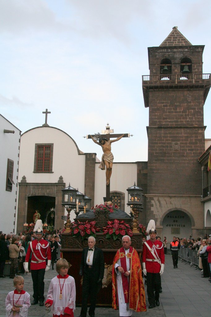 IMG_2353.JPG - Procesión Magna Interparroquial. Salida del Santo Cristo de la Vera Cruz.