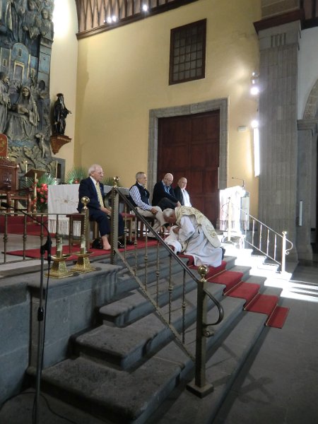 CIMG1078.JPG - Misa Vespertina de la Cena del Señor. Momento del Lavatorio de los pies.