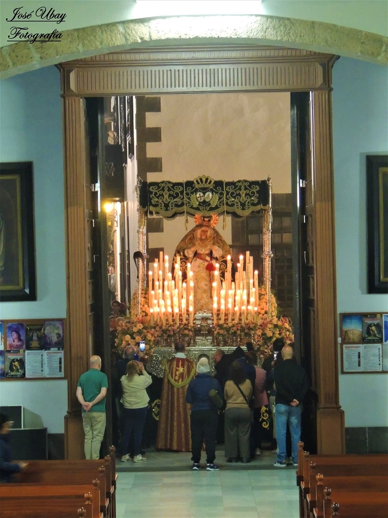 IMG-20260401-WA0013.jpg - Procesión Penitencial de la Hermandad y Cofradía de Nazarenos a su paso por esta Iglesia de San Agustín.