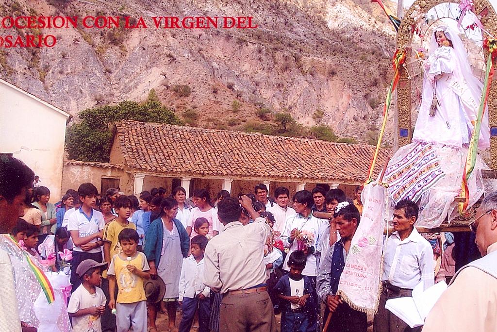 sucre0016.jpg - Procesión con la imagen de la Virgen del Rosario