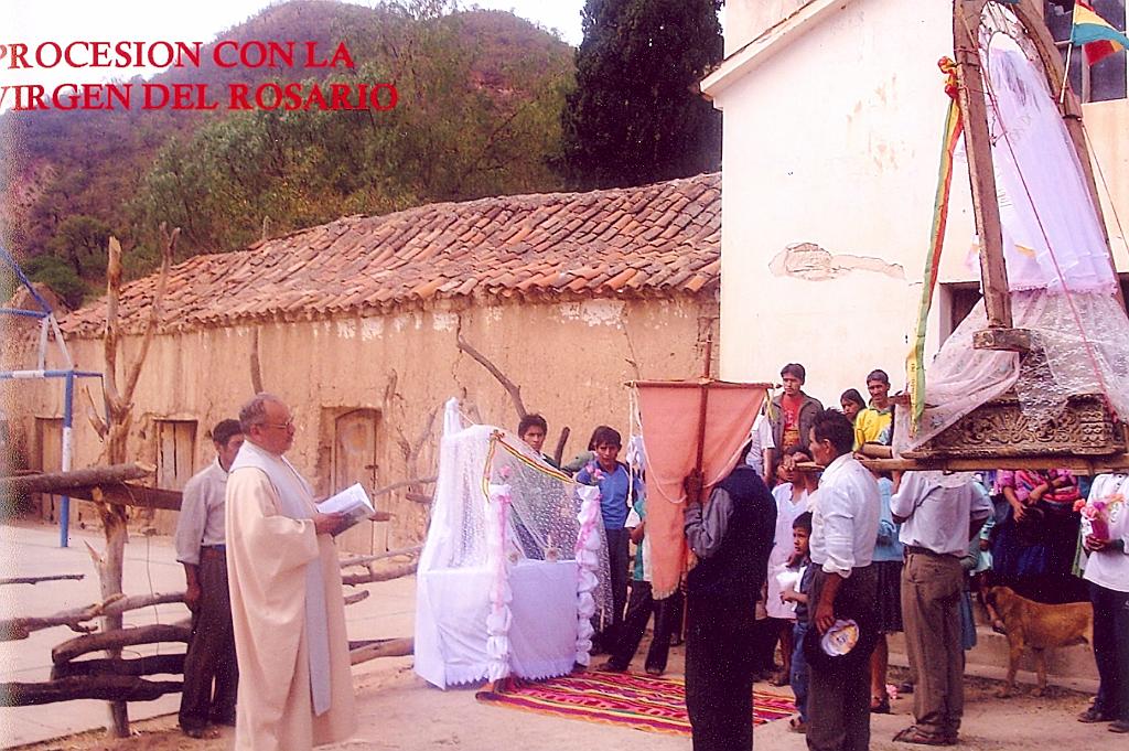 sucre0024.jpg - Procesión con la imagen de la Virgen del Rosario