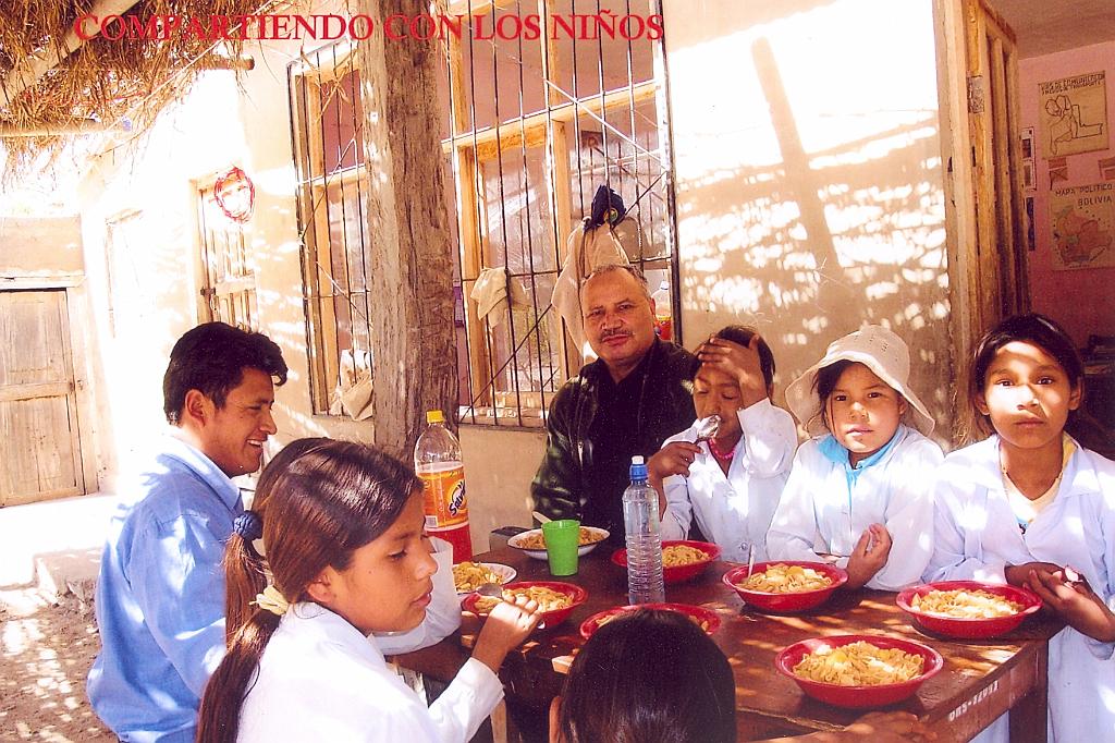 sucre0026.jpg - Compartiendo con los niños